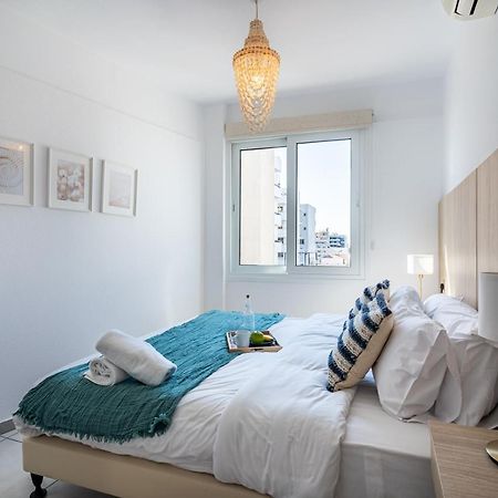 Whispering Palms 1-Br Apt By Finikoudes Beach Larnaca Bagian luar foto
