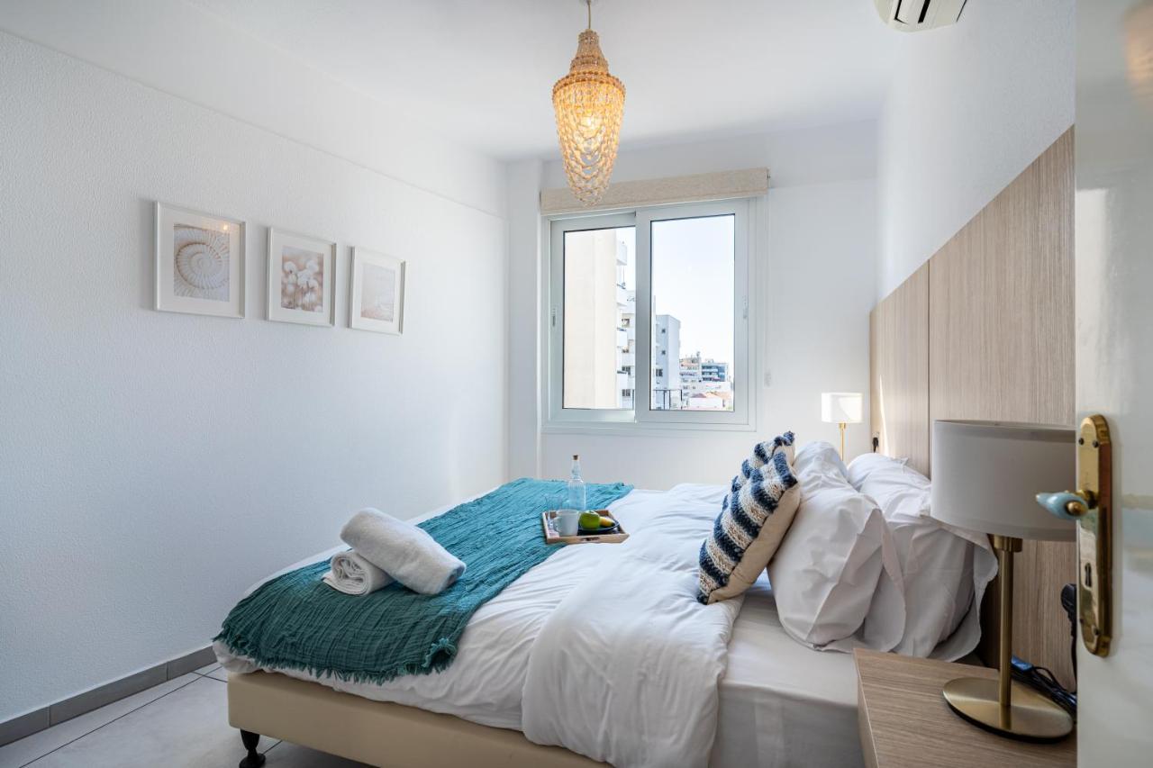 Whispering Palms 1-Br Apt By Finikoudes Beach Larnaca Bagian luar foto